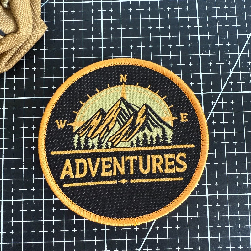 Adventures Mountain Compass Em - Outdoor Adventure With No Backpack recension och pris